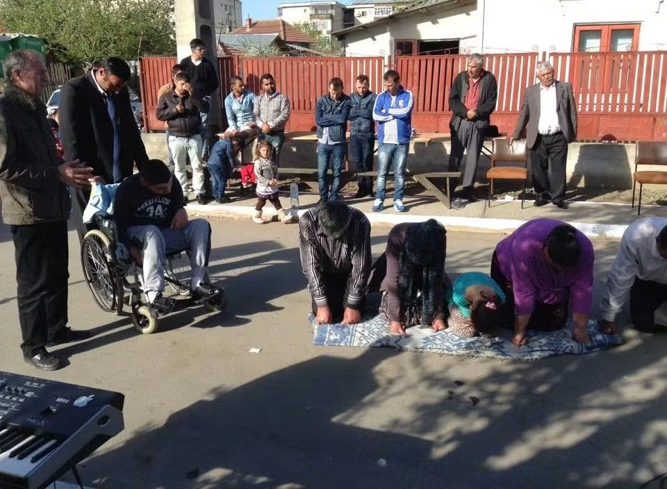Întâlnire în aer liber cu membri ai comunității